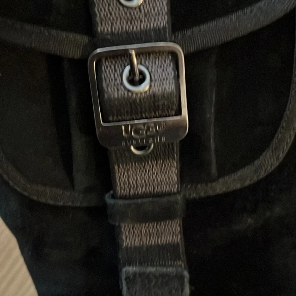 UGG black lined